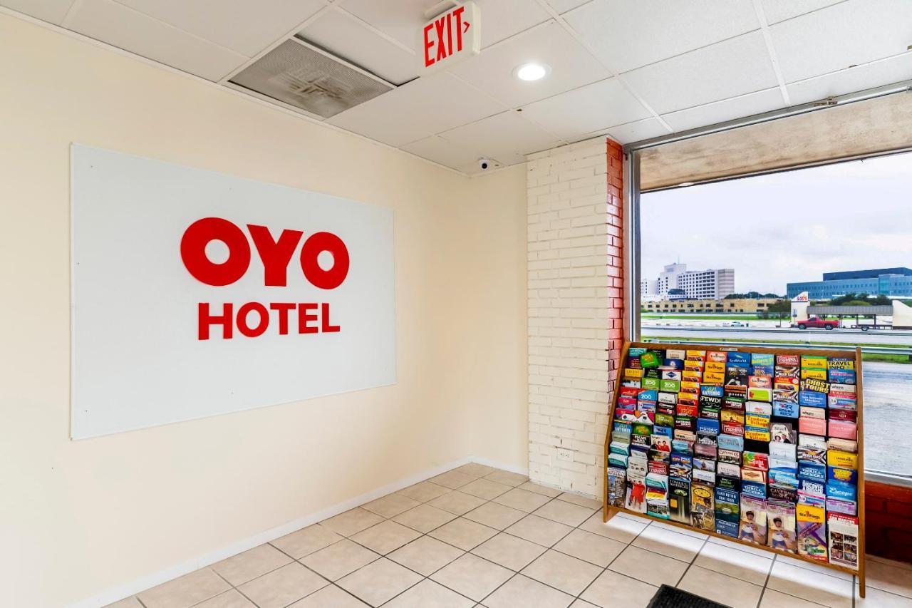 Oyo Hotel San Antonio Lackland Afb Seaworld Hwy 90 W Exterior photo